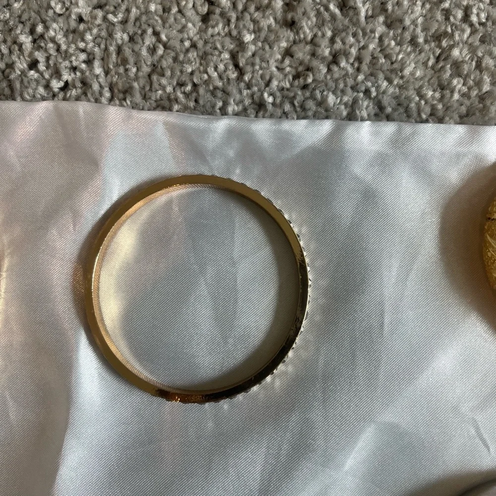 Bracelets - Picture 2 of 4